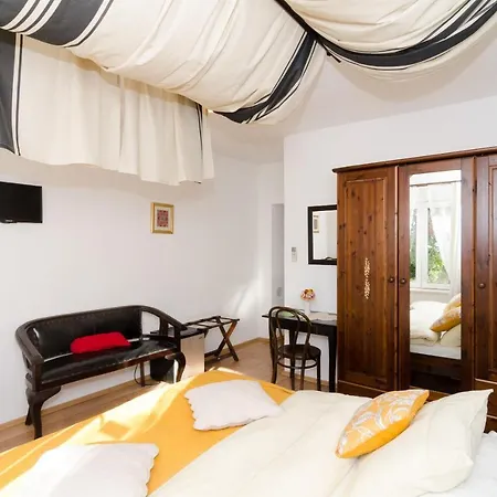 Garden فندق مبيت وإفطار 3*