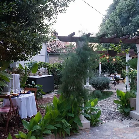 Garden 3* دوبروفينك
