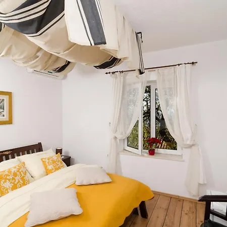 Garden فندق مبيت وإفطار 3*